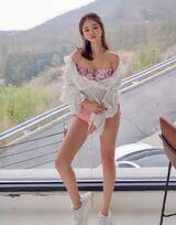 美女黄板视频,策略与奇幻的交响曲：探索黄板传说的无尽魅力-1