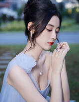 梦莹 伟忠 回乡上坟,年轻夫妇带娃回乡祭祖 传统与现代交融感动人心-1