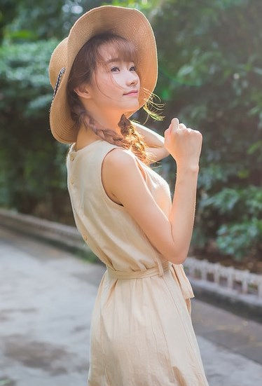 打扑克牌又疼又叫视频软件：沉浸式扑克体验：挑战与欢笑并存的视频应用-1