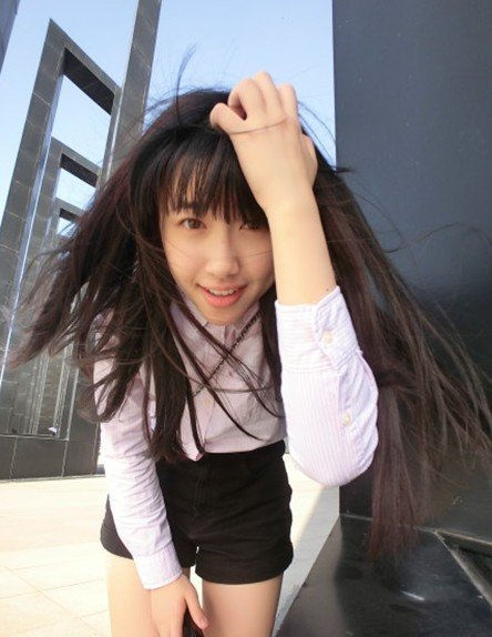 老师穿黑色双开真丝旗袍怎么穿,黑色双开真丝旗袍：老师穿搭引发热议，传统服饰的现代魅力与文化传承-3